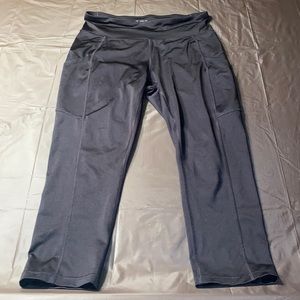 Tek Gear womens size small crop leggings with 2 side pockets